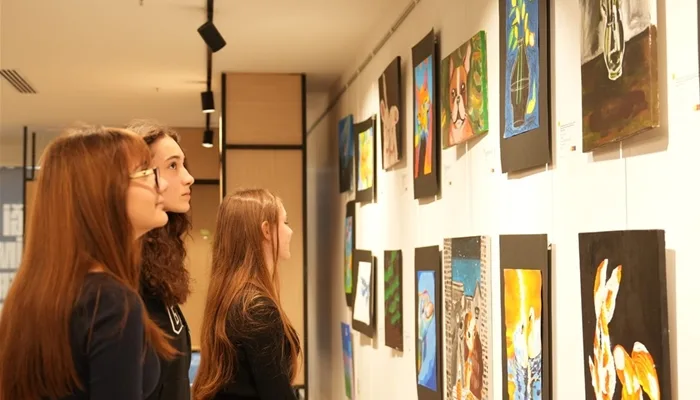 Genç Sanatçılara Eserlerini Ücretsiz Sergileme İmkânı